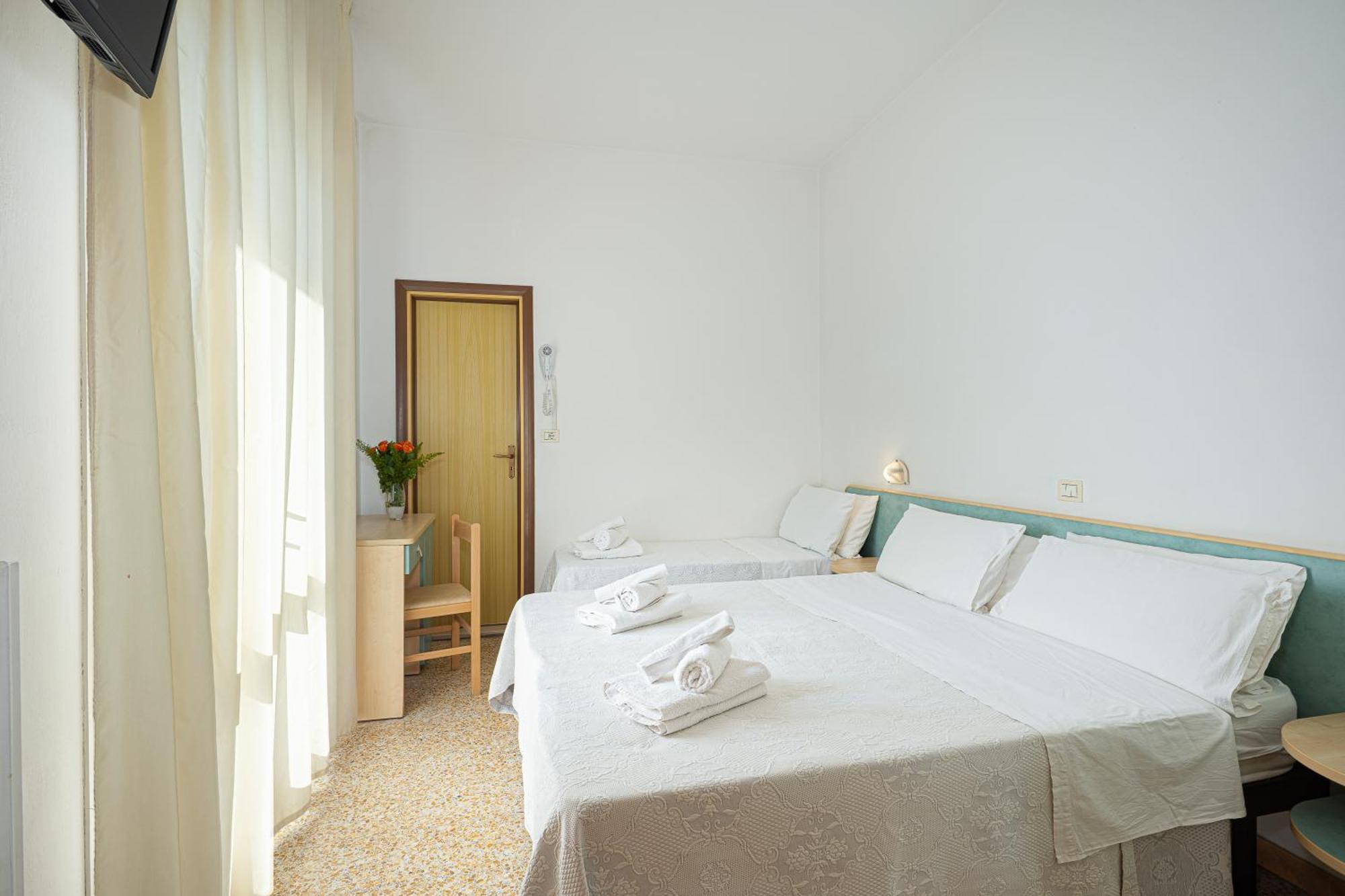 Hotel Luca Valverde  Exterior photo